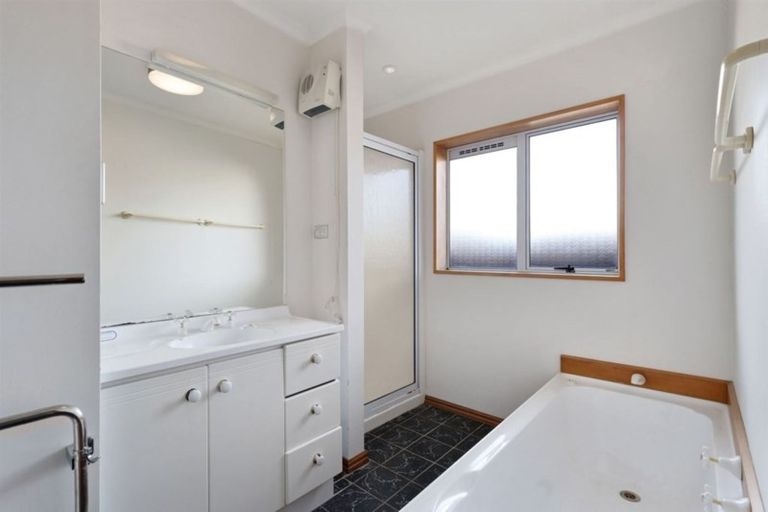 Photo of property in 33 Kirsten Place, Parklands, Christchurch, 8083