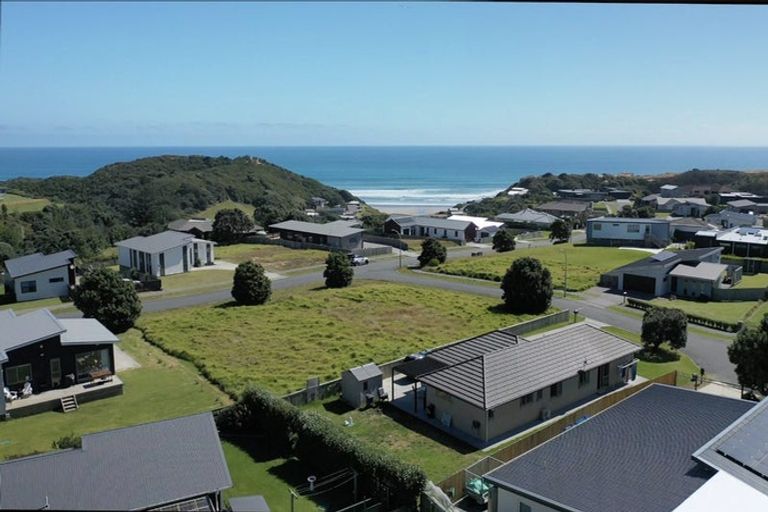 Photo of property in 2 Pipi Place, Baylys Beach, 0377