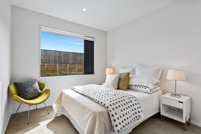 Photo of property in 5 Seafoam Road, Rosehill, Papakura, 2113