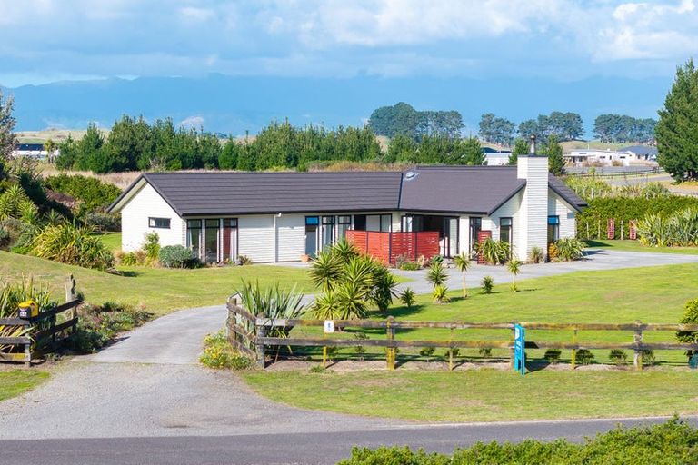 Photo of property in 66 Waitarere Rise Avenue, Waitarere, Levin, 5510