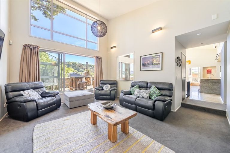 Photo of property in 27 Carlow Grove, Birchville, Upper Hutt, 5018