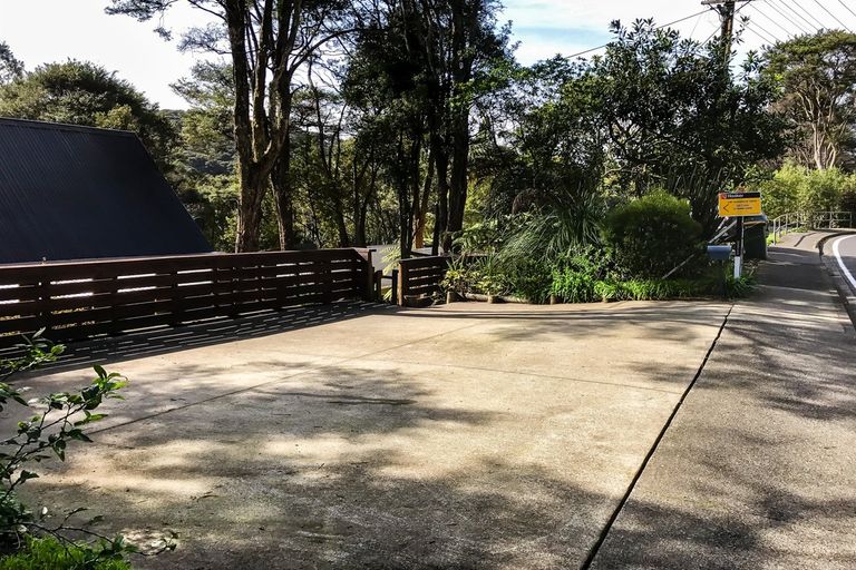 Photo of property in 138 Laingholm Drive, Laingholm, Auckland, 0604