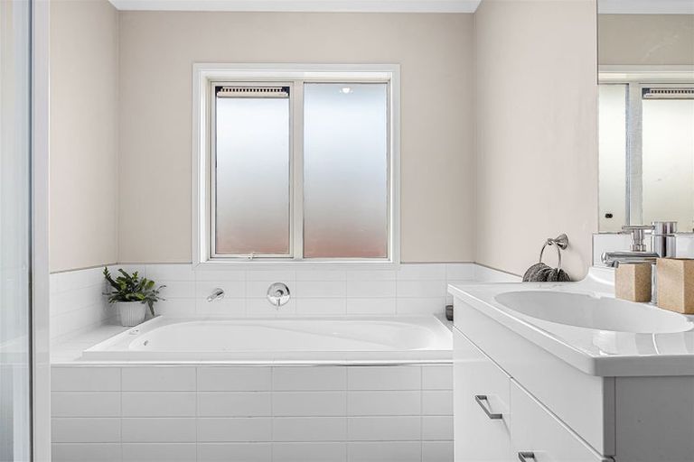 Photo of property in 24 Farnborough Street, Aranui, Christchurch, 8061