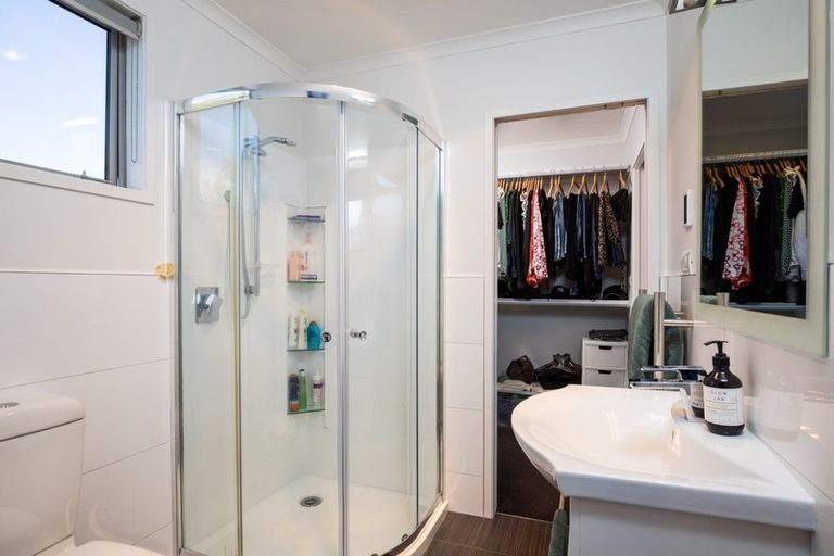 Photo of property in 13 Montrose Place, Highlands Park, New Plymouth, 4312