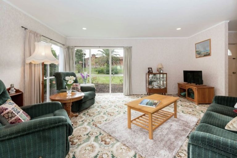 Photo of property in 2/27 Channing Crescent, Botany Downs, Auckland, 2010