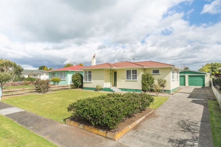 Photo of property in 18 Ellesmere Crescent, Highbury, Palmerston North, 4412