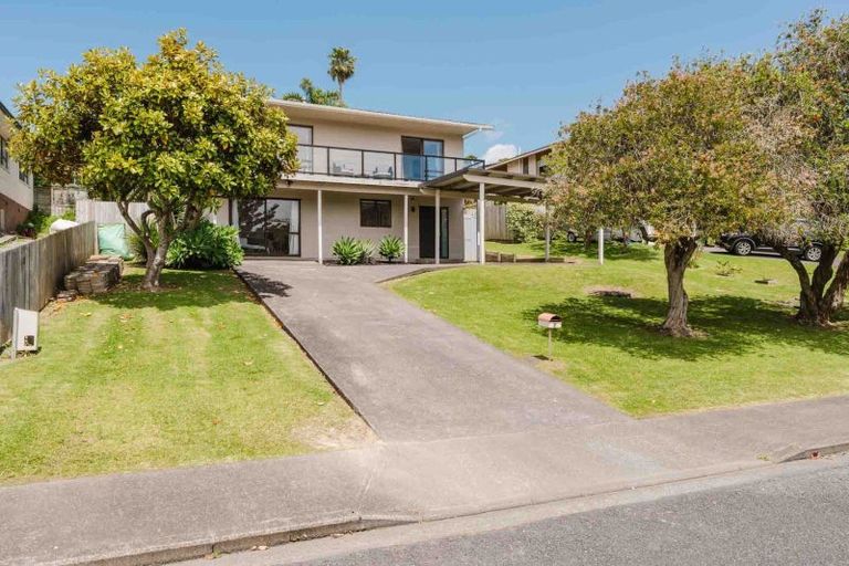 Photo of property in 7 John Dee Crescent, Red Beach, 0932