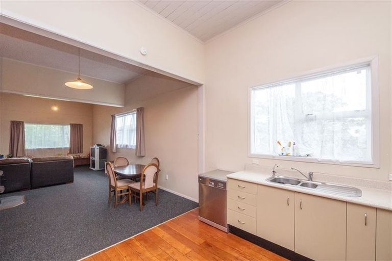 Photo of property in 96 Glover Road, Hawera, 4610