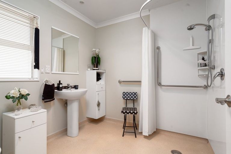 Photo of property in 42a Cambridge Terrace, Masterton, 5810