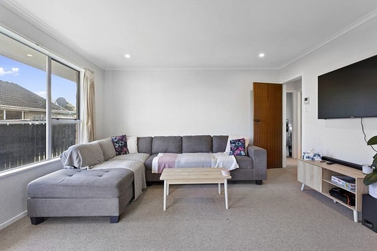 Photo of property in 1/4 Queenspark Drive, Parklands, Christchurch, 8083