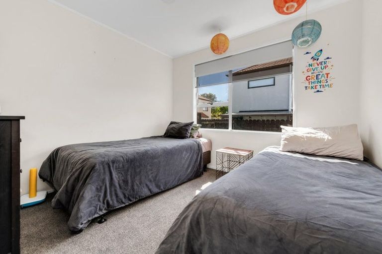 Photo of property in 6b Lisa Rise, Half Moon Bay, Auckland, 2012