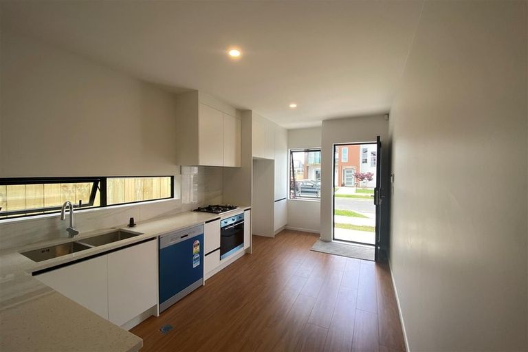 Photo of property in 9 Kairakau Street, Takanini, 2110