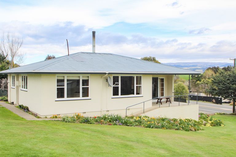 Photo of property in 25 Main Road, Maheno, Oamaru, 9495