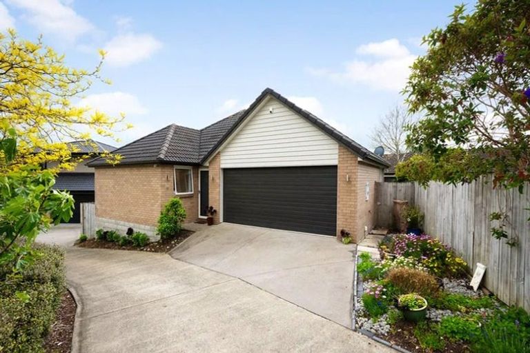 Photo of property in 11 Logan Place, Waiuku, 2123