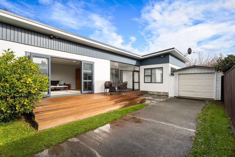 Photo of property in 43 Brightwater Crescent, Totara Park, Upper Hutt, 5018