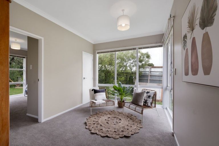 Photo of property in 5 Aokautere Drive, Fitzherbert, Palmerston North, 4410