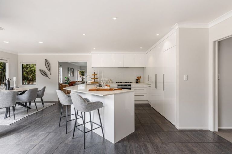 Photo of property in 7 Landmark Drive, Te Atatu Peninsula, Auckland, 0610