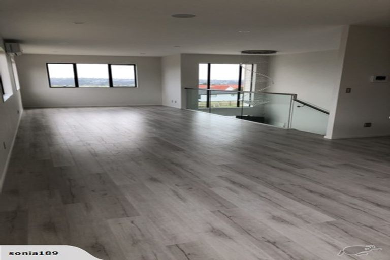 Photo of property in 18 Eric Gifford Drive, Ranui, Auckland, 0612