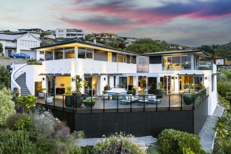 Photo of property in 15 Omeo Crescent, Redcliffs, Christchurch, 8081