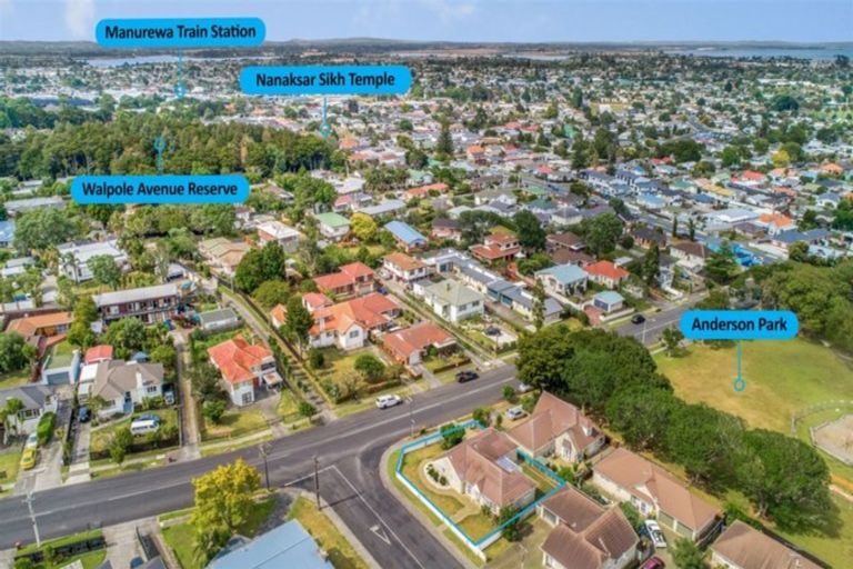 Photo of property in 2/10 Grande Vue Road, Hillpark, Auckland, 2102