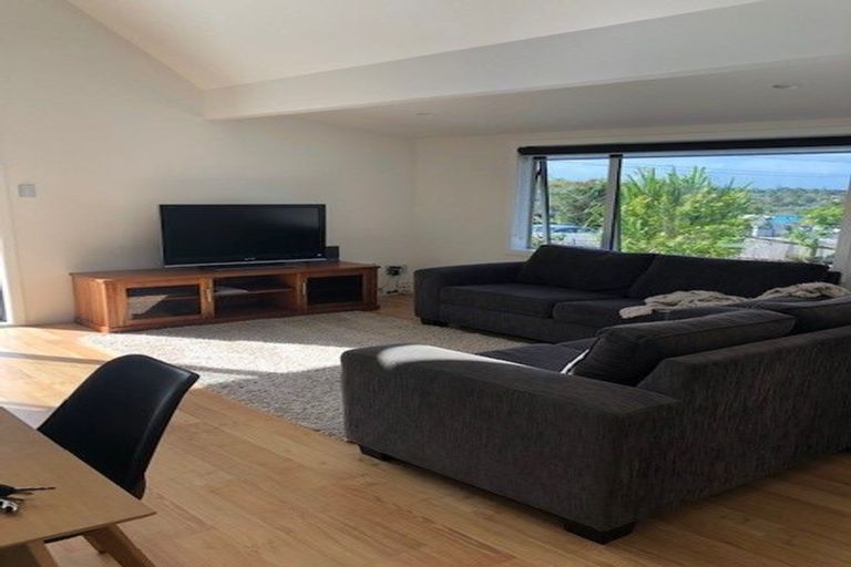 Photo of property in 1/35 Moore Street, Hillcrest, Auckland, 0627