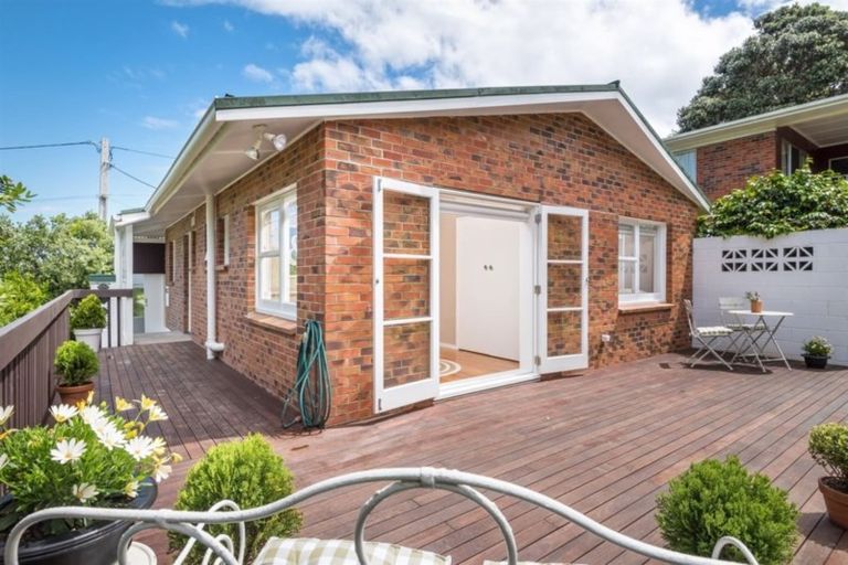 Photo of property in 1/47a Vauxhall Road, Devonport, Auckland, 0624