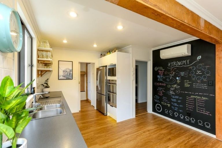 Photo of property in 525 Mangorei Road, Highlands Park, New Plymouth, 4312