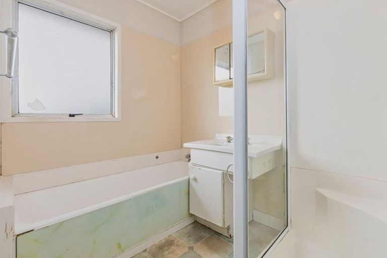 Photo of property in 56 Parrs Cross Road, Henderson, Auckland, 0612