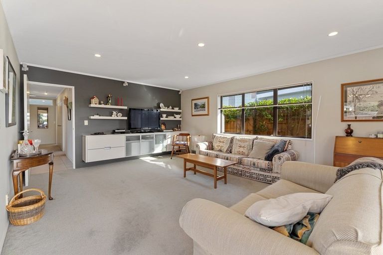 Photo of property in 6 Queens Road, Waikanae Beach, Waikanae, 5036