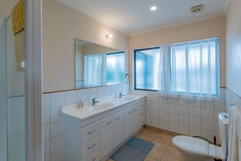 Photo of property in 36 Eruini Street, Waikanae Beach, Waikanae, 5036