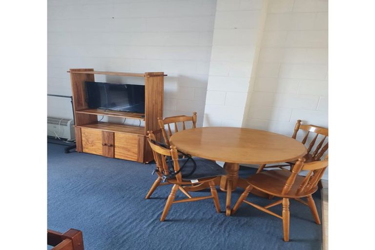 Photo of property in 1/212 Sunnynook Road, Totara Vale, Auckland, 0627