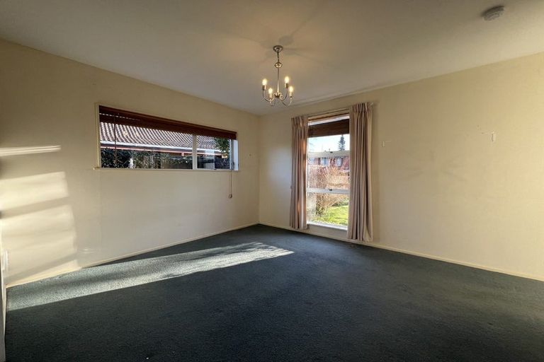 Photo of property in 11 Camberwell Place, Avonhead, Christchurch, 8042