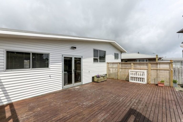 Photo of property in 27 Rospeath Crescent, Spotswood, New Plymouth, 4310