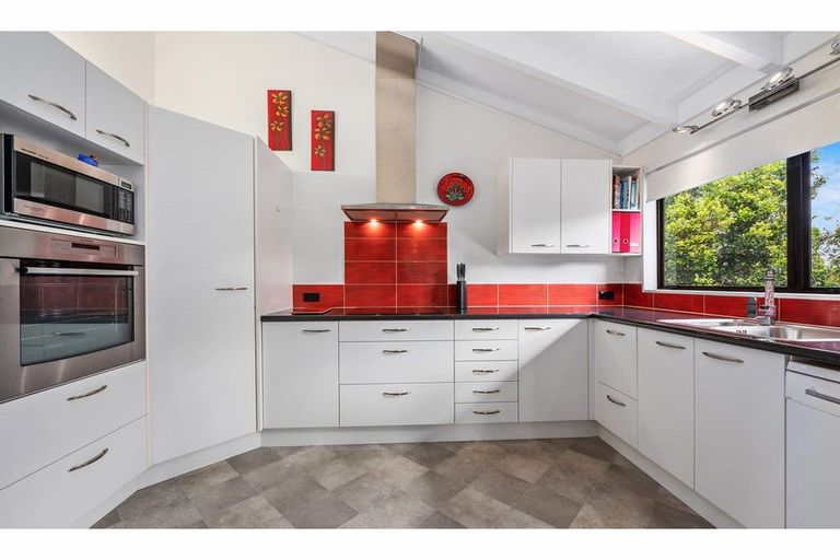 Photo of property in 2/39 Killarney Avenue, Torbay, Auckland, 0630