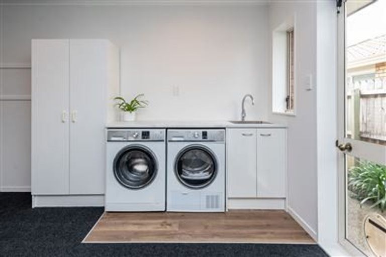 Photo of property in 2/23 Tarnica Road, Northpark, Auckland, 2013