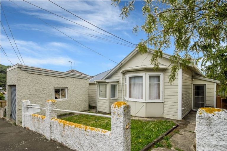 Photo of property in 7 Murray Street, Island Bay, Wellington, 6023