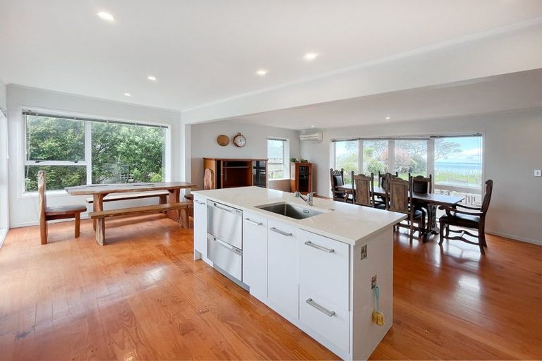 Photo of property in 51 Tiri Road, Manly, Whangaparaoa, 0930