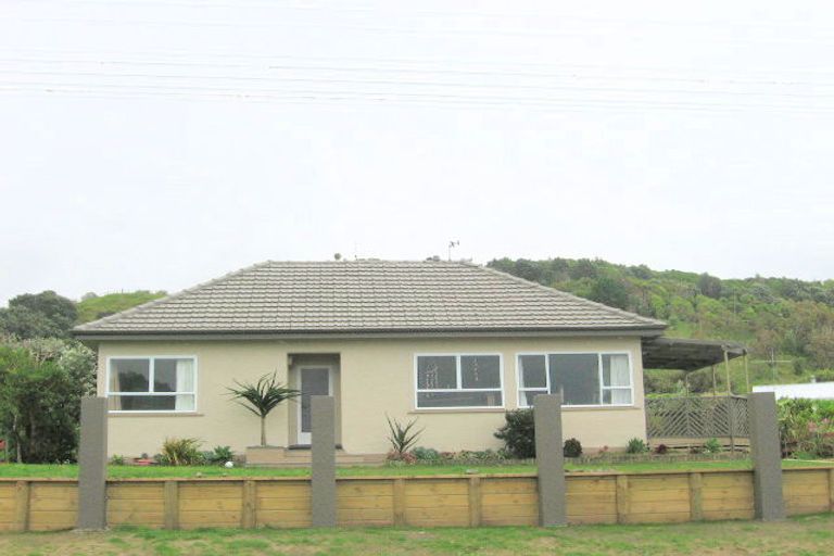 Photo of property in 42 Moana Road, Okitu, Gisborne, 4010