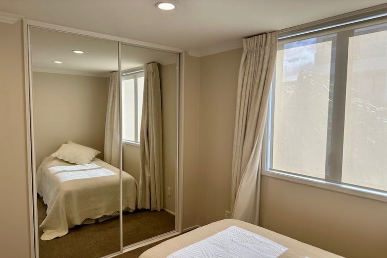 Photo of property in 4a/173 Hurstmere Road, Takapuna, Auckland, 0622