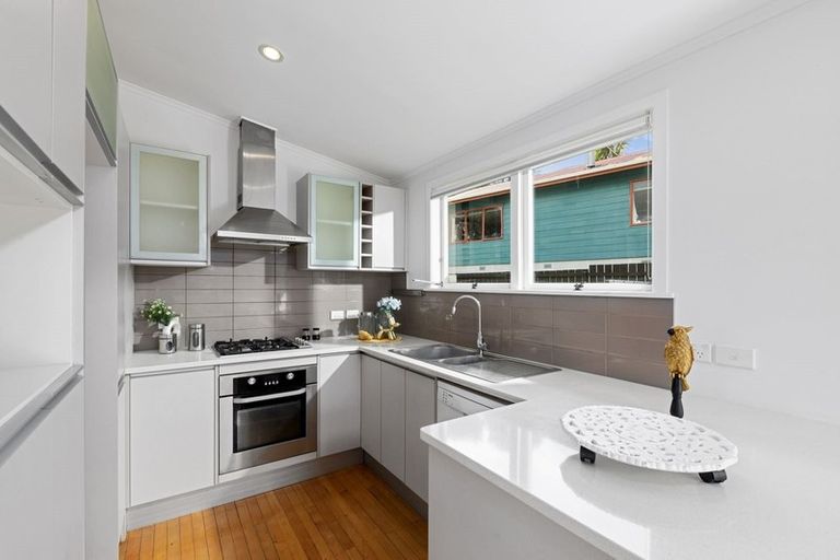 Photo of property in 1/48 Bond Crescent, Forrest Hill, Auckland, 0620