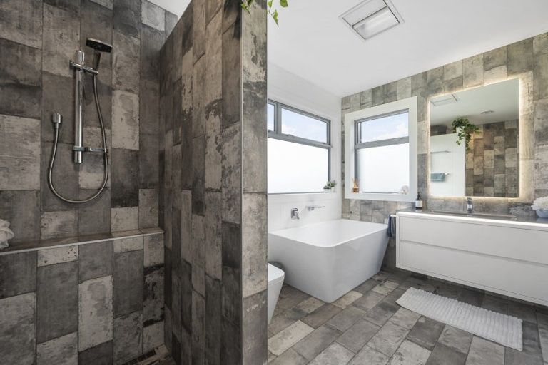 Photo of property in 20 Lancewood Way, Kinloch, Taupo, 3377