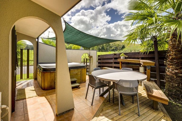 Photo of property in 17 Churchill Drive, Taradale, Napier, 4112