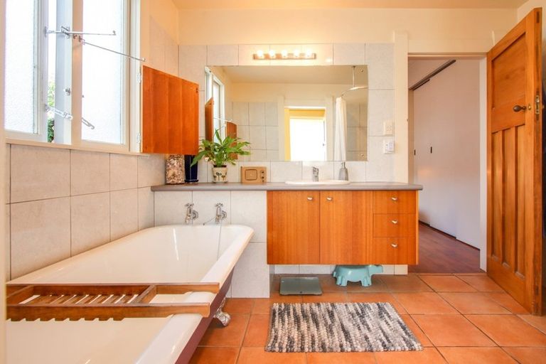 Photo of property in 137 Georges Drive, Napier South, Napier, 4110