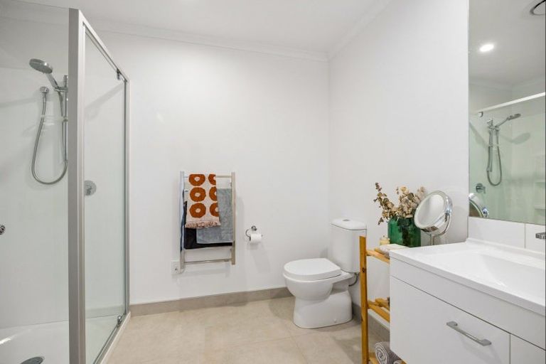 Photo of property in 2 Kaokao Lane, Mangere, Auckland, 2022