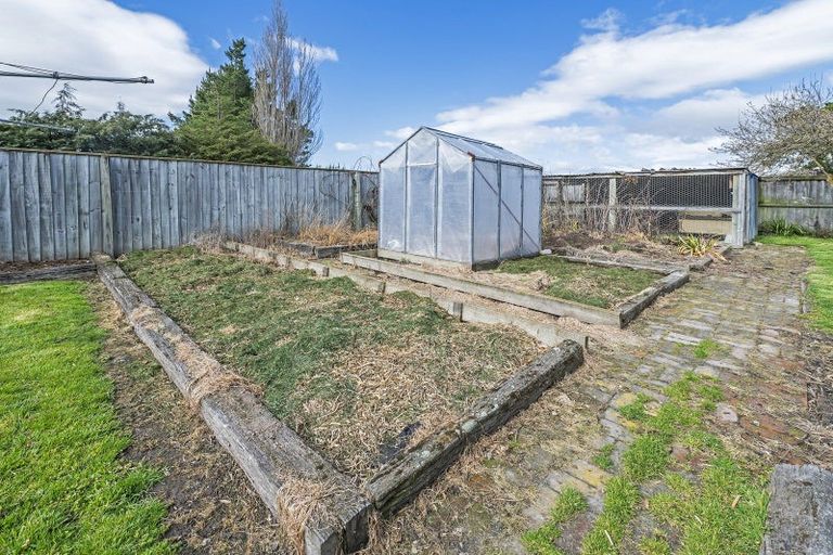 Photo of property in 40 High Street, Hawarden, 7385