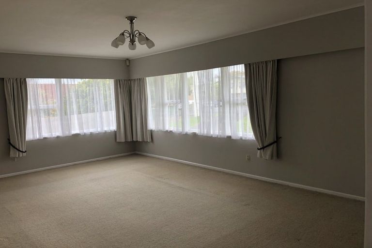 Photo of property in 1/13 Brouder Place, Hillpark, Auckland, 2102