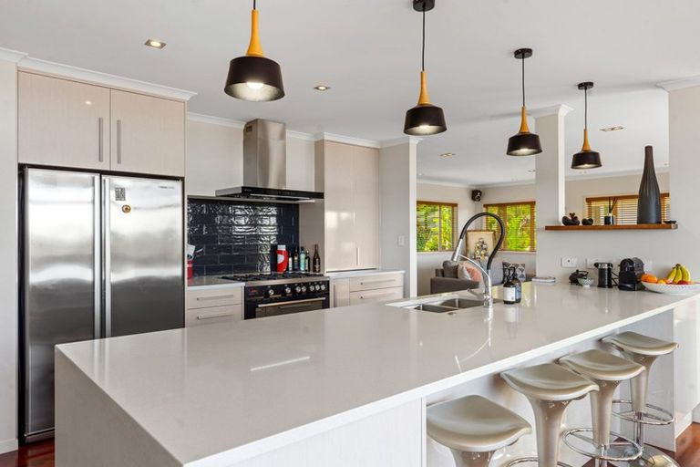 Photo of property in 29 Knights Road, Rothesay Bay, Auckland, 0630