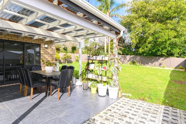Photo of property in 99a Awaroa Road, Sunnyvale, Auckland, 0612