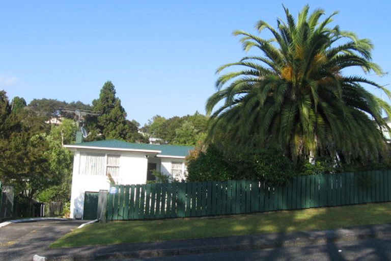 Photo of property in 9 Halberg Street, Glenfield, Auckland, 0629