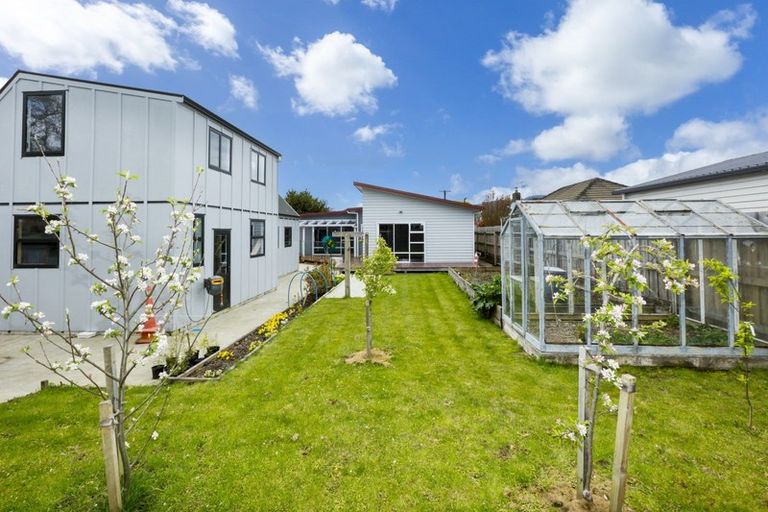 Photo of property in 18 Robertson Street, Elderslea, Upper Hutt, 5018